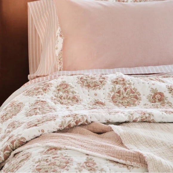 Coyuchi Other - Coyuchi Flores Handstitched Organic Quilt